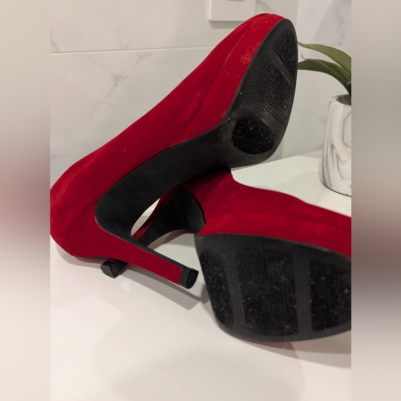 Velvet Women's Heels - Picture 2 of 3